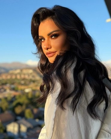🌹 Emilia Dides: Voz, belleza y resiliencia desde Chile 🇨🇱